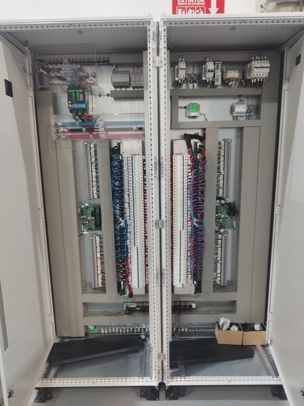 Tablero de fuerza fabricado por SICERG